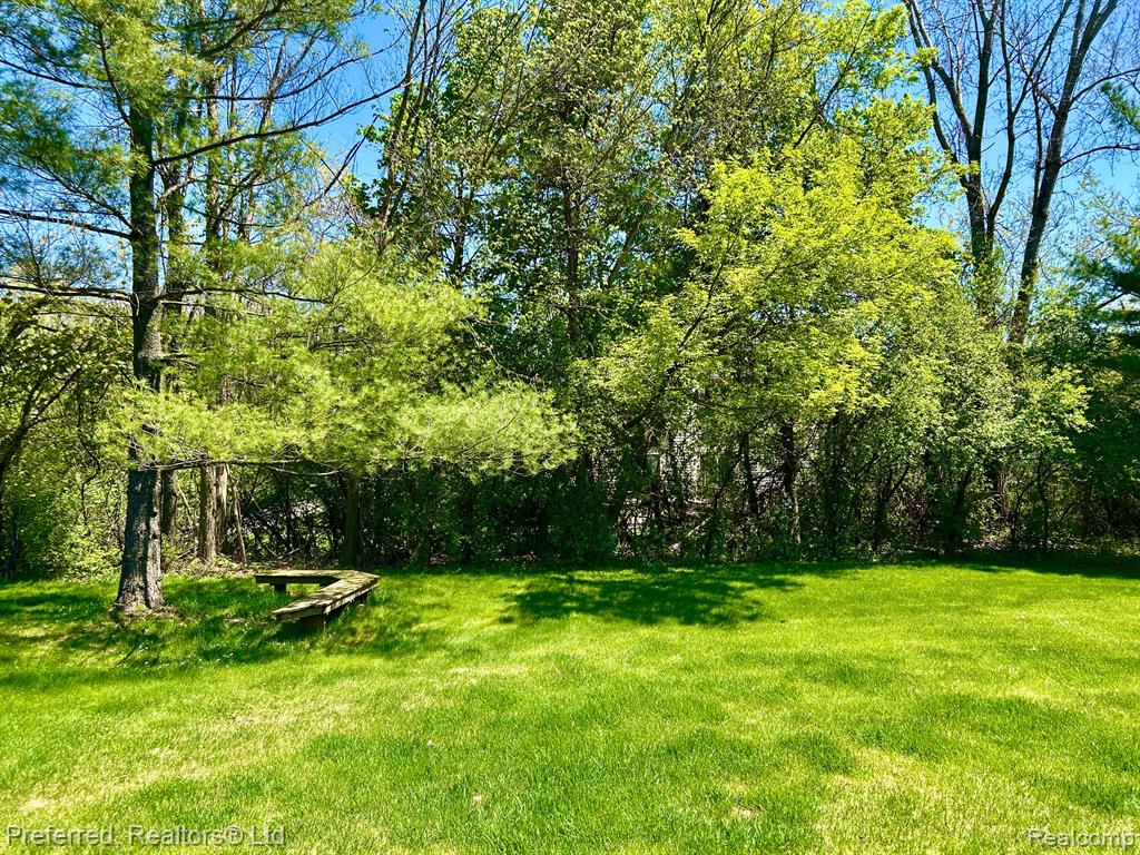 24584 Ridgeview Drive Farmington Hills, MI 48336 - Photo 6 of 50