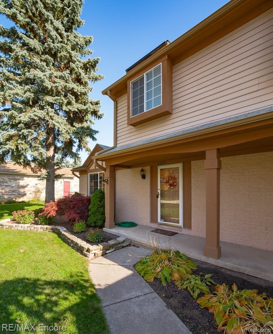 2025 Avonstoke Road Rochester, MI 48307 - Photo 3 of 47 2025 Avonstroke-4.jpg
