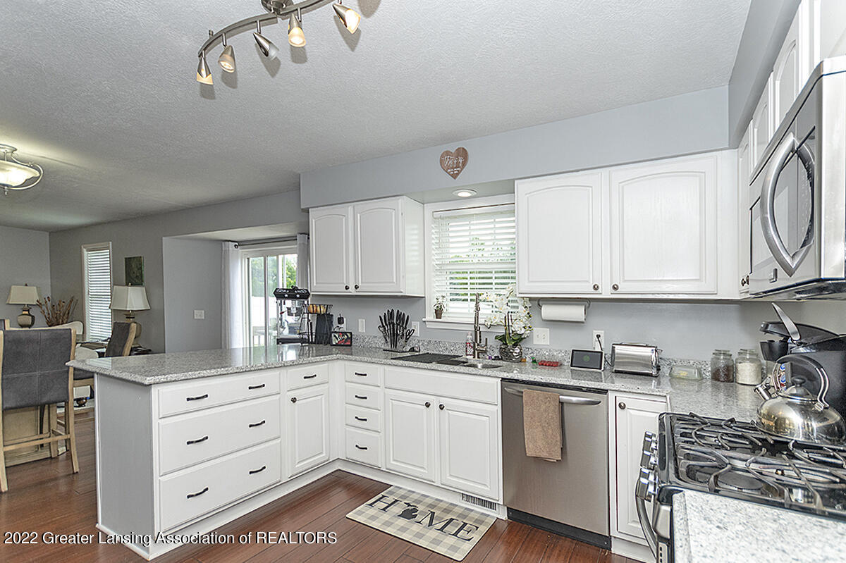 3903 Rudyard Way Lansing, MI 48906 - Photo 15 of 25 Kitchen