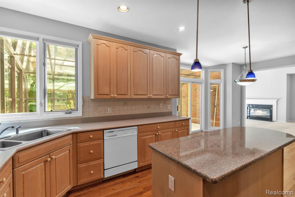 1691 Spring Creek Drive Rochester Hills, MI 48306 - Photo 18 of 78