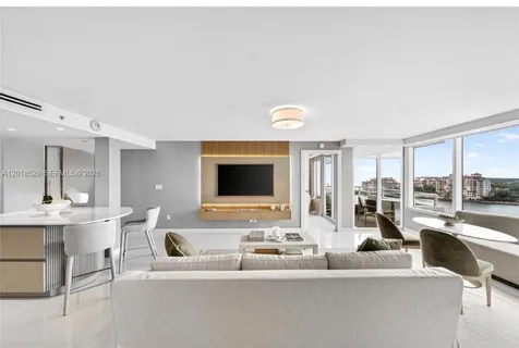 $9,500 | 400 South Pointe Drive, Unit 1501, Miami Beach, FL 33139