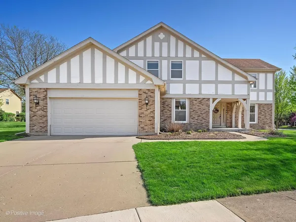 $574,900 | 340 White Hall Terrace, Bloomingdale, IL 60108