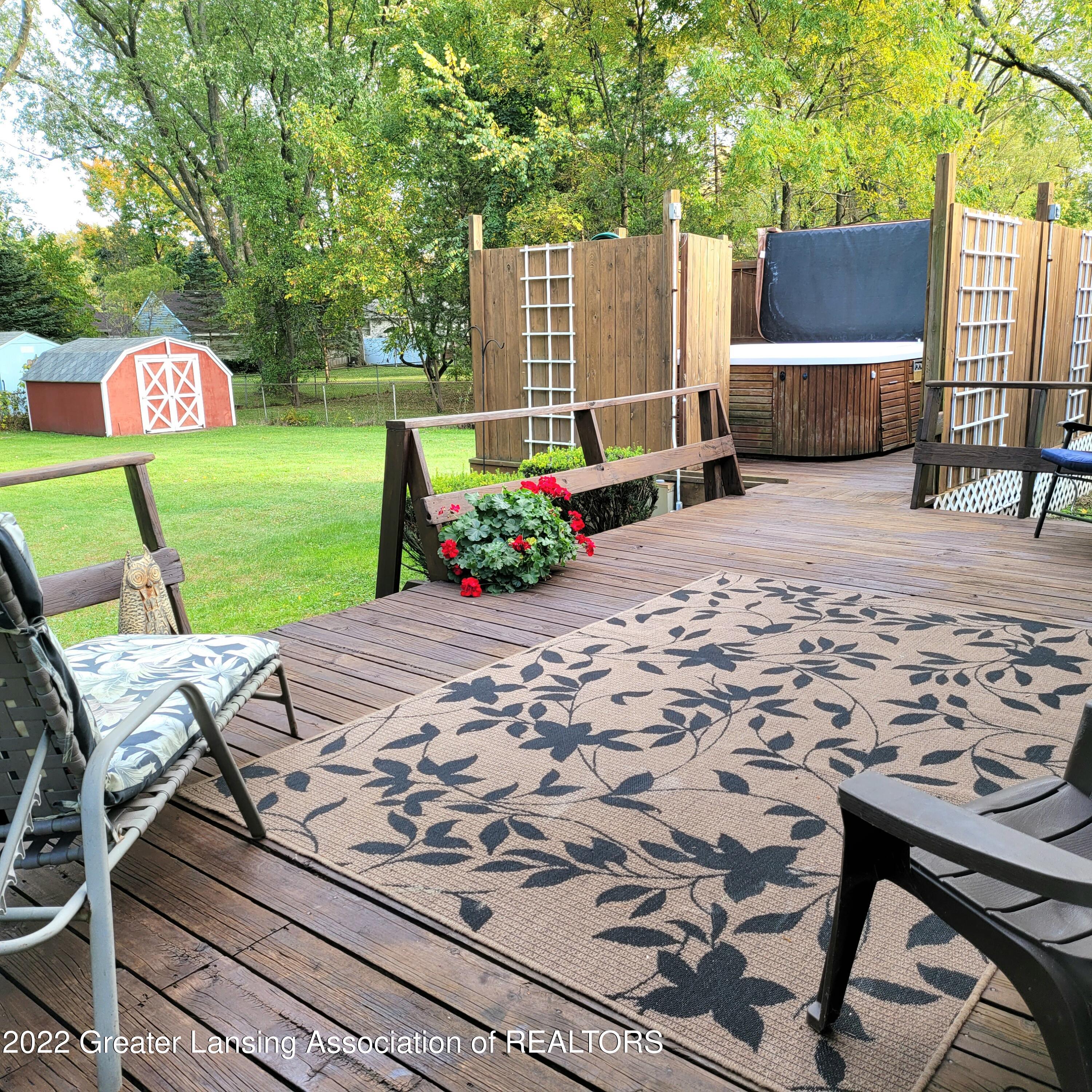 2292 Washington Road Lansing, MI 48911 - Photo 12 of 44 Back Deck