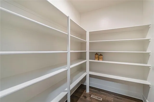 $585,000 | 7044 Glenn Lane, Parkville, MO 64152