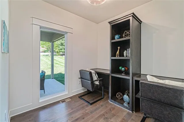 $585,000 | 7044 Glenn Lane, Parkville, MO 64152