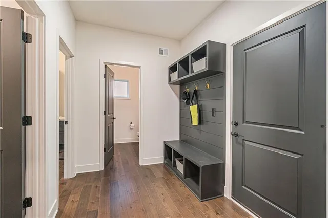 $585,000 | 7044 Glenn Lane, Parkville, MO 64152