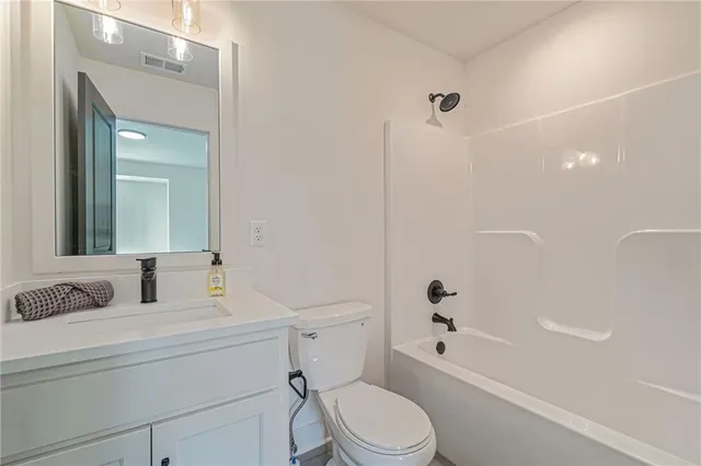 $585,000 | 7044 Glenn Lane, Parkville, MO 64152