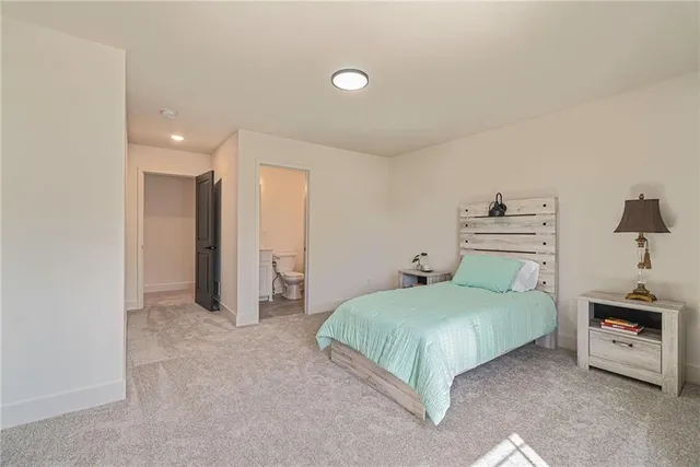 $585,000 | 7044 Glenn Lane, Parkville, MO 64152