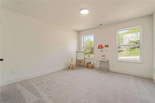 $585,000 | 7044 Glenn Lane, Parkville, MO 64152