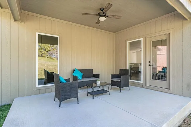 $585,000 | 7044 Glenn Lane, Parkville, MO 64152