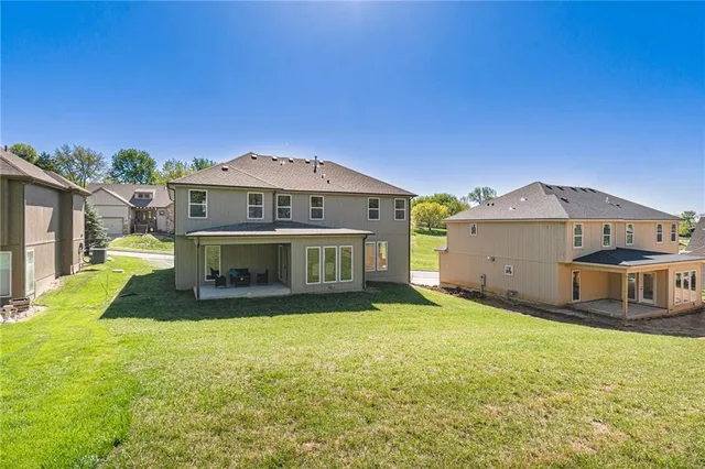 $585,000 | 7044 Glenn Lane, Parkville, MO 64152