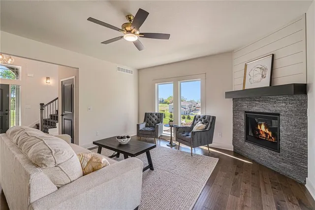 $585,000 | 7044 Glenn Lane, Parkville, MO 64152