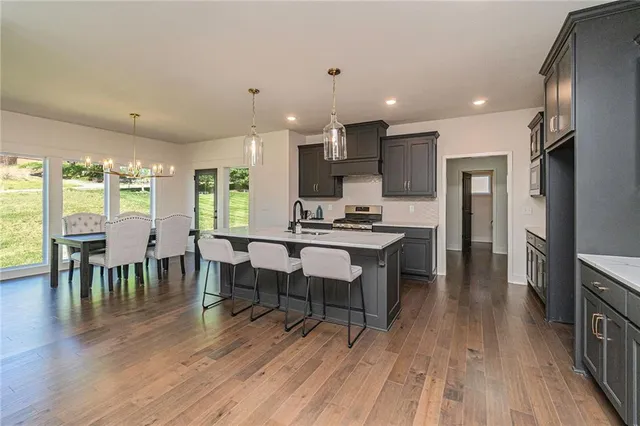 $585,000 | 7044 Glenn Lane, Parkville, MO 64152