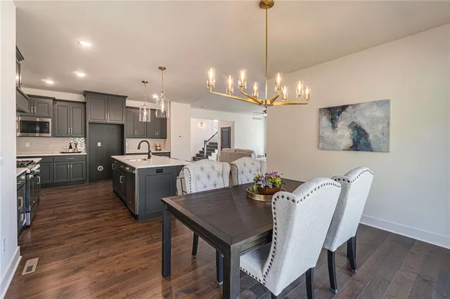 $585,000 | 7044 Glenn Lane, Parkville, MO 64152