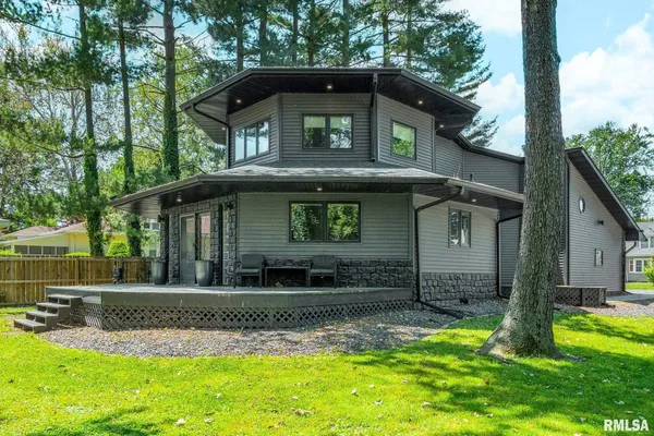 $390,000 | 110 Edgar Street, Lincoln, IL 62656