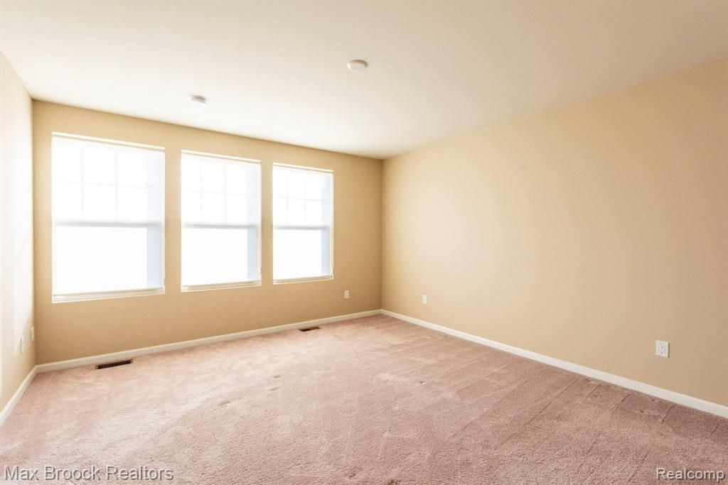 330 Glenhurst Boulevard Rochester Hills, MI 48307 - Photo 14 of 24