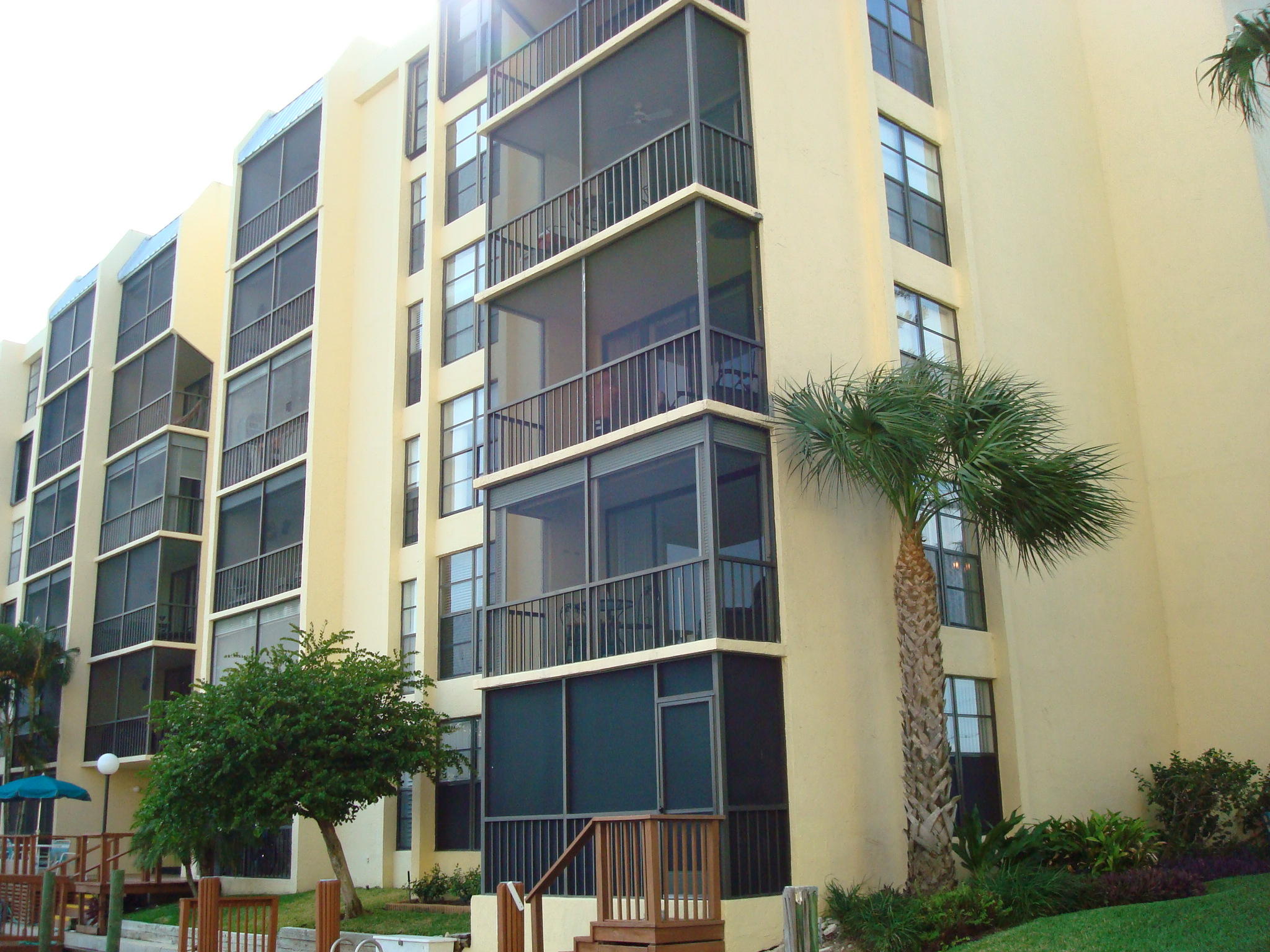 4 Royal Palm Way, Unit 201 Boca Raton, FL 33432 - Photo 29 of 34 Back view of unit