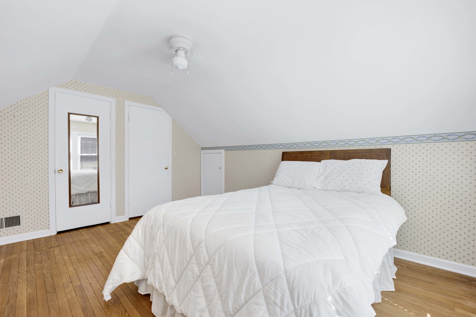 80 Williamsburg Road Evanston, IL 60203 - Photo 19 of 28 a bedroom with a bed and wooden floor