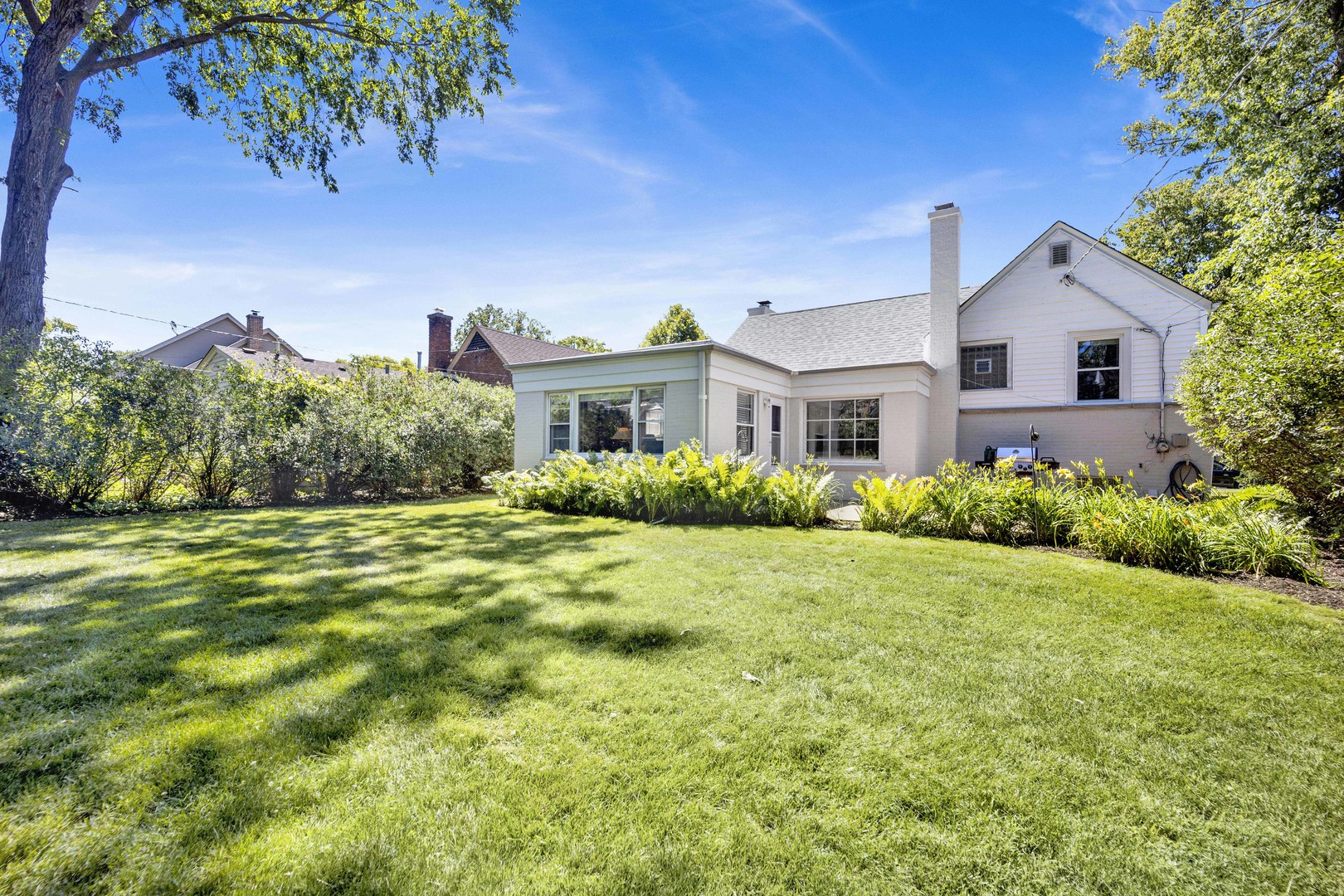 80 Williamsburg Road Evanston, IL 60203 - Photo 25 of 28 a front view of a house with a yard