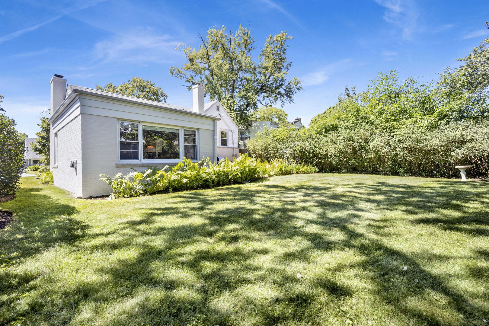 80 Williamsburg Road Evanston, IL 60203 - Photo 26 of 28 a front view of a house with garden