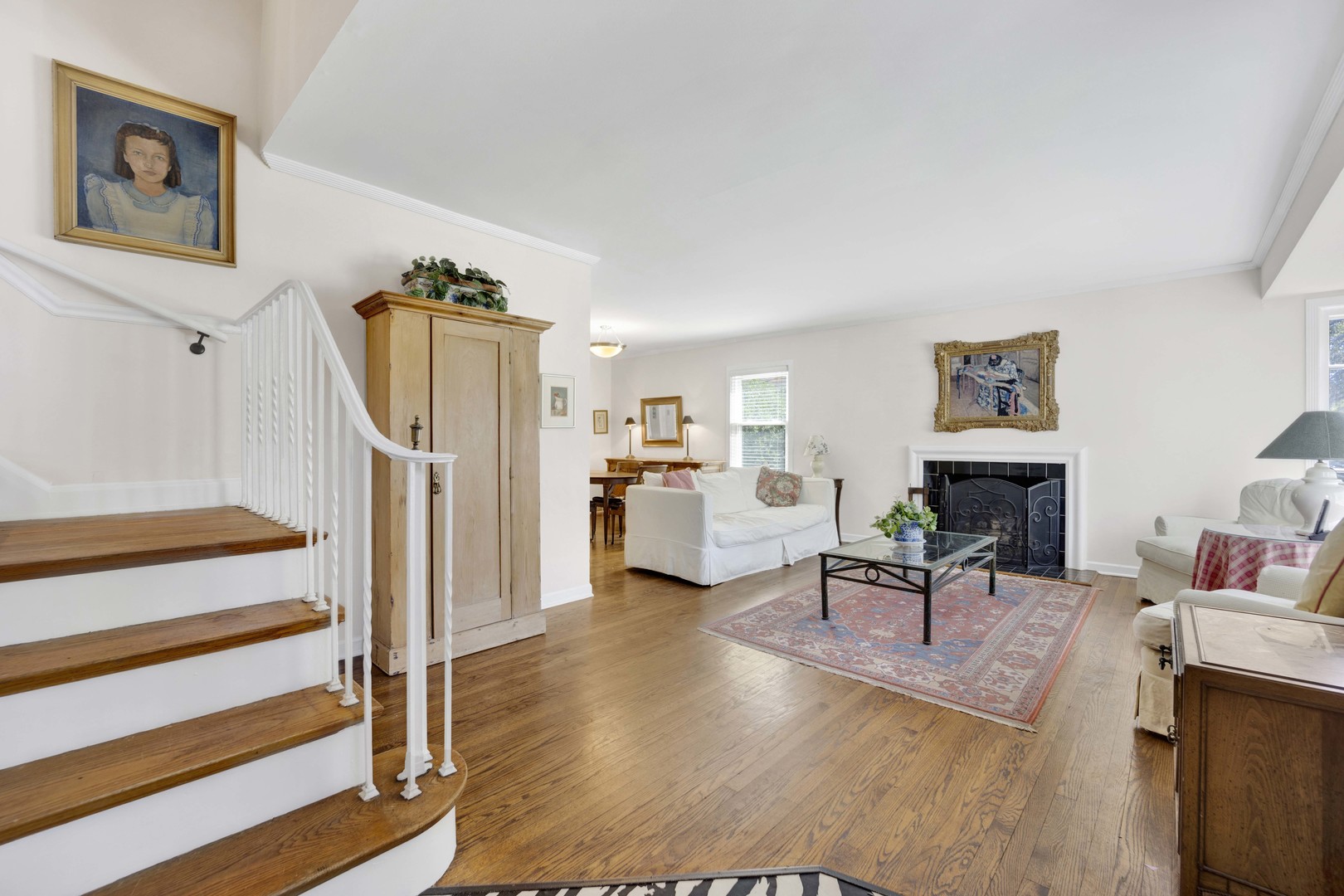 80 Williamsburg Road Evanston, IL 60203 - Photo 5 of 28 a living room with furniture and a fireplace