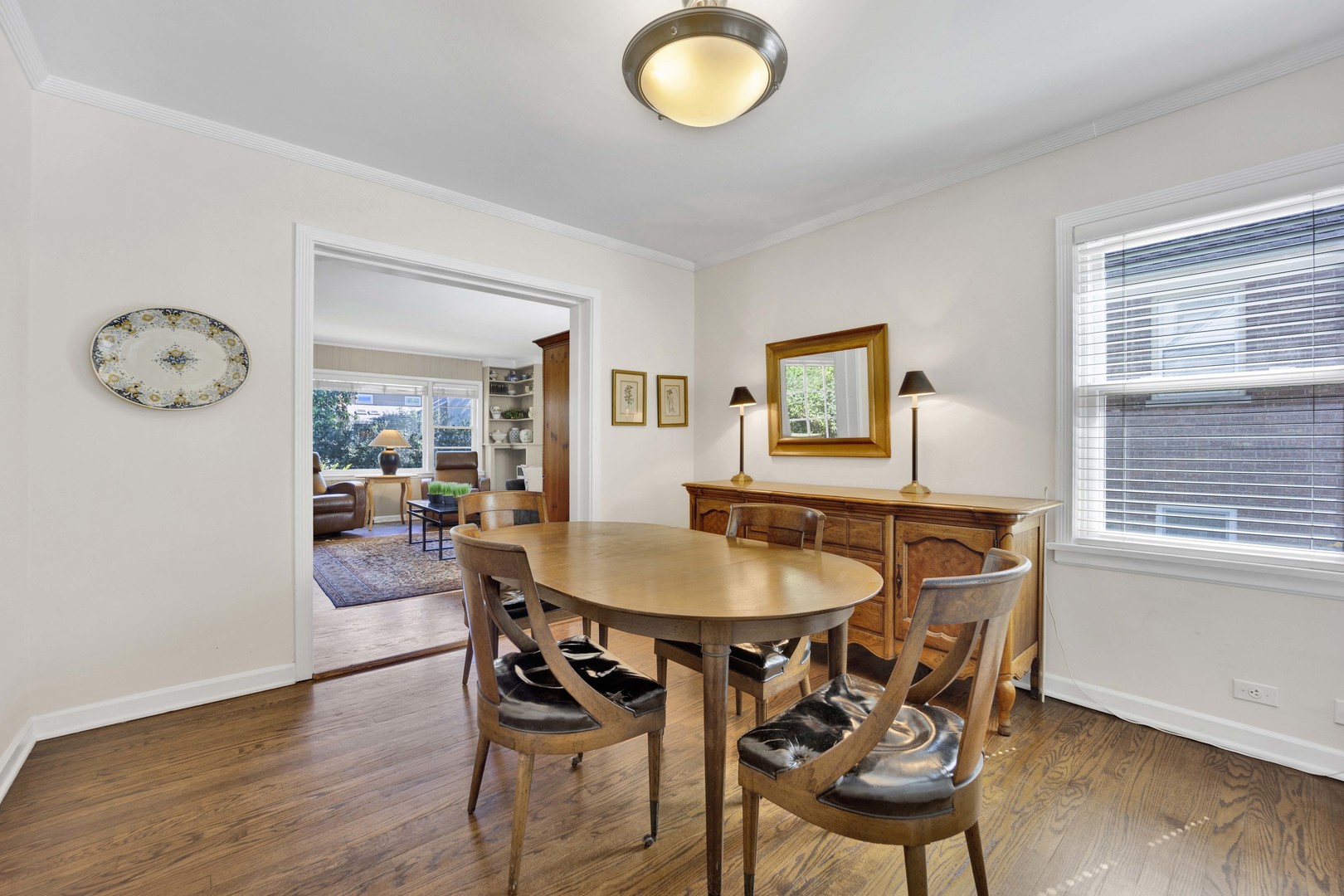 80 Williamsburg Road Evanston, IL 60203 - Photo 7 of 28 a dining room with furniture and window