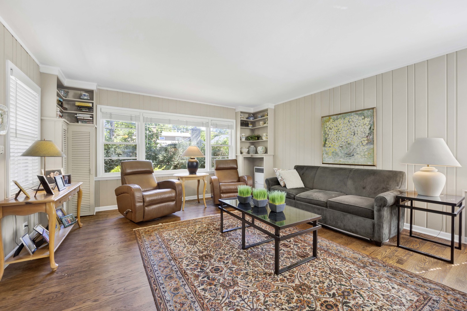 80 Williamsburg Road Evanston, IL 60203 - Photo 8 of 28 a living room with furniture and a large window