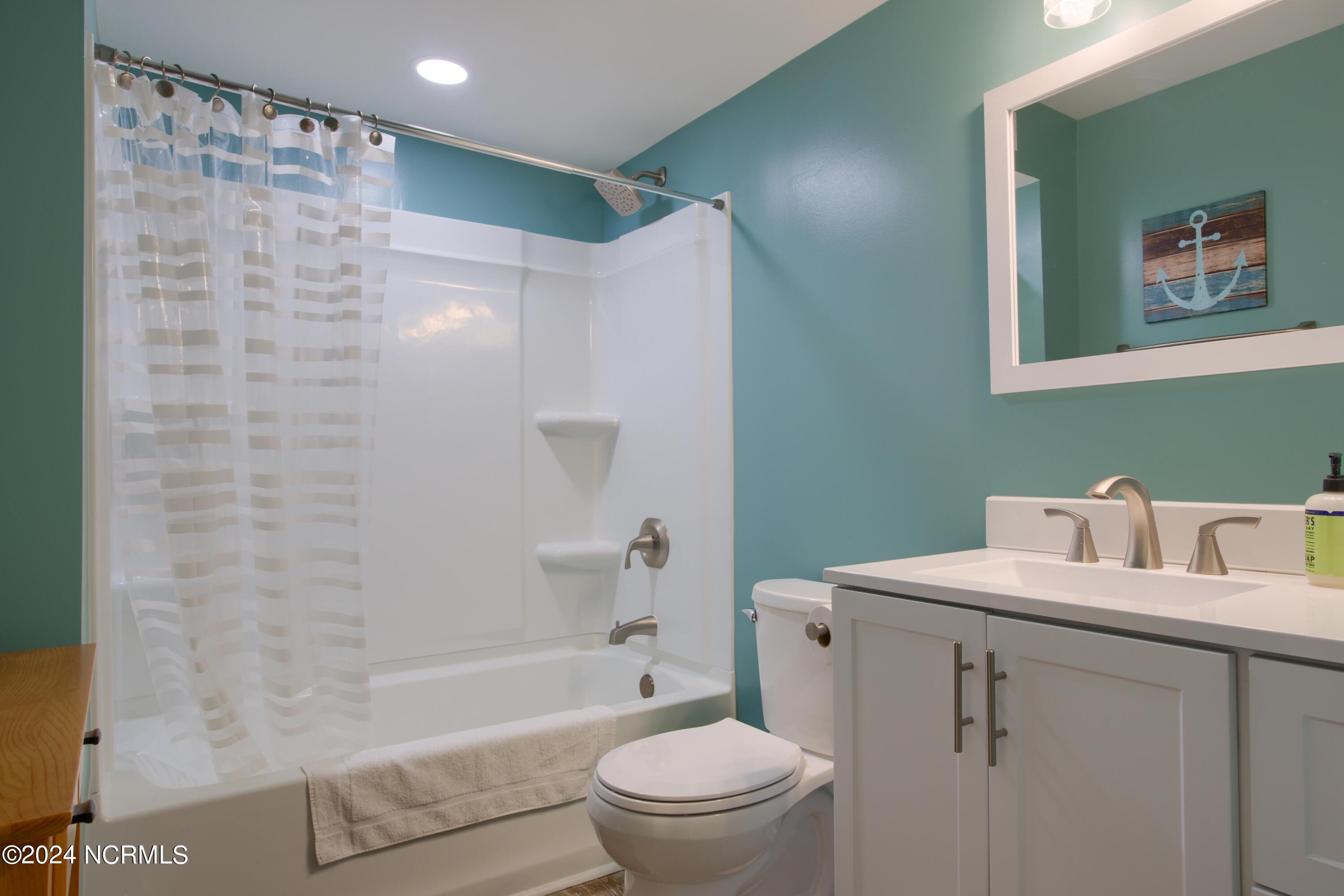 2000 New River Inlet Road, Unit 3309 North Topsail Beach, NC 28460 - Photo 24 of 30 3309 St. Regis - Interior_20