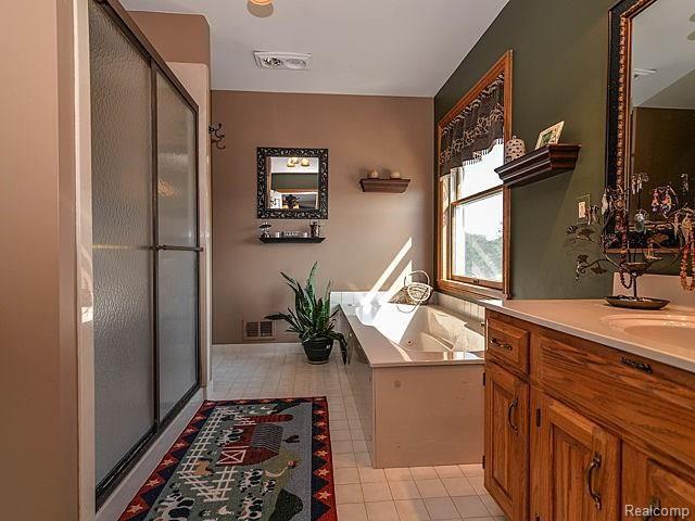 6185 Pingree Road Howell, MI 48843 - Photo 19 of 66 Master Bath