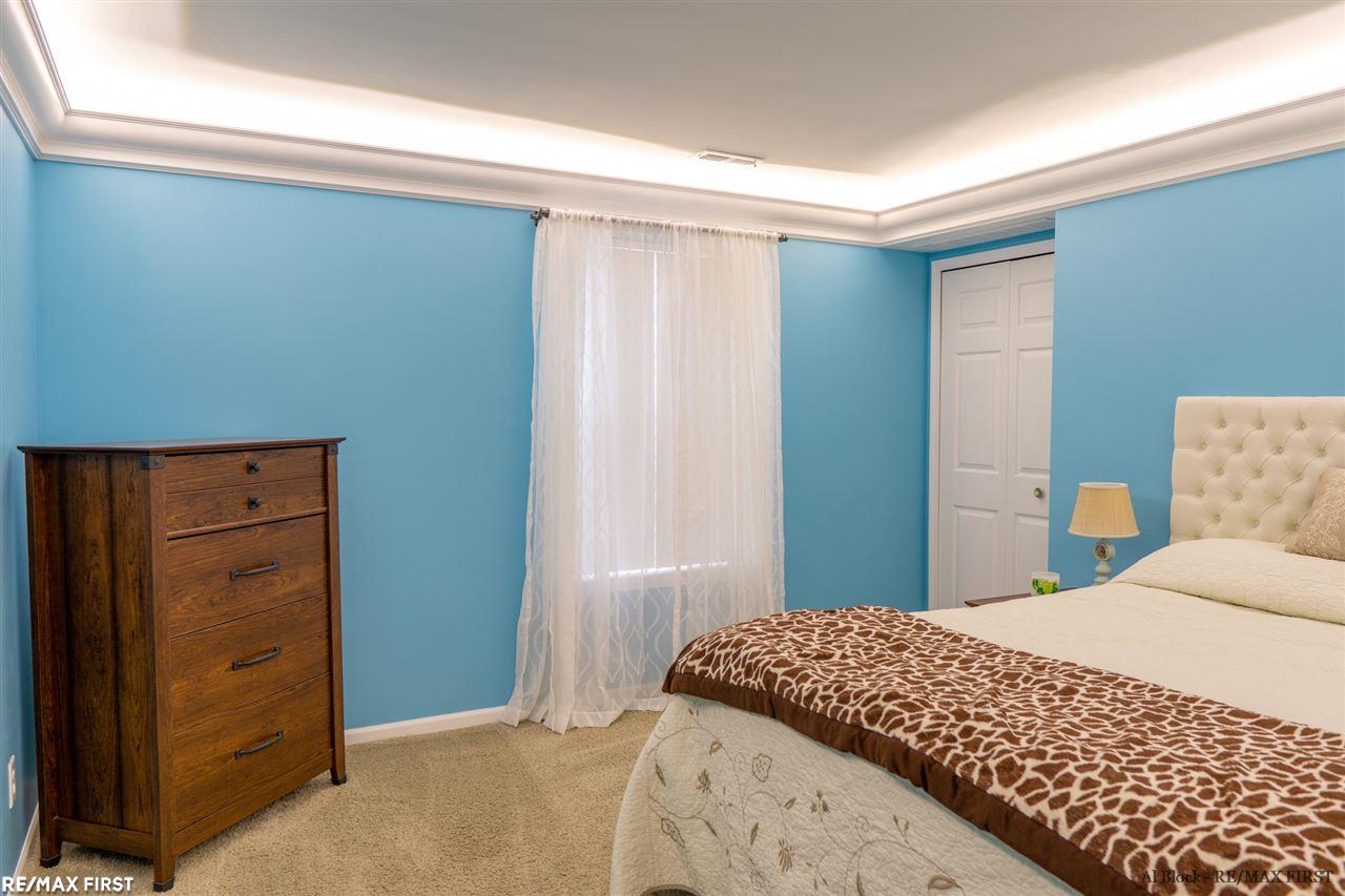 1685 Huntington Park Rochester, MI 48309 - Photo 25 of 32 50038526-24.JPG