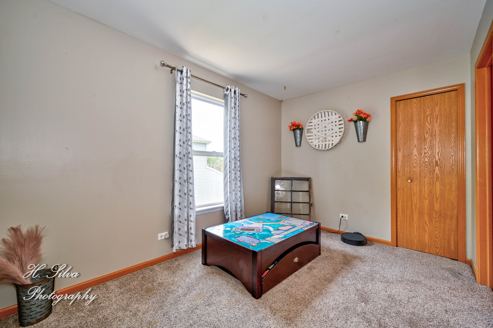 602 Spring Drive Marengo, IL 60152 - Photo 16 of 25 a living room with furniture and a window