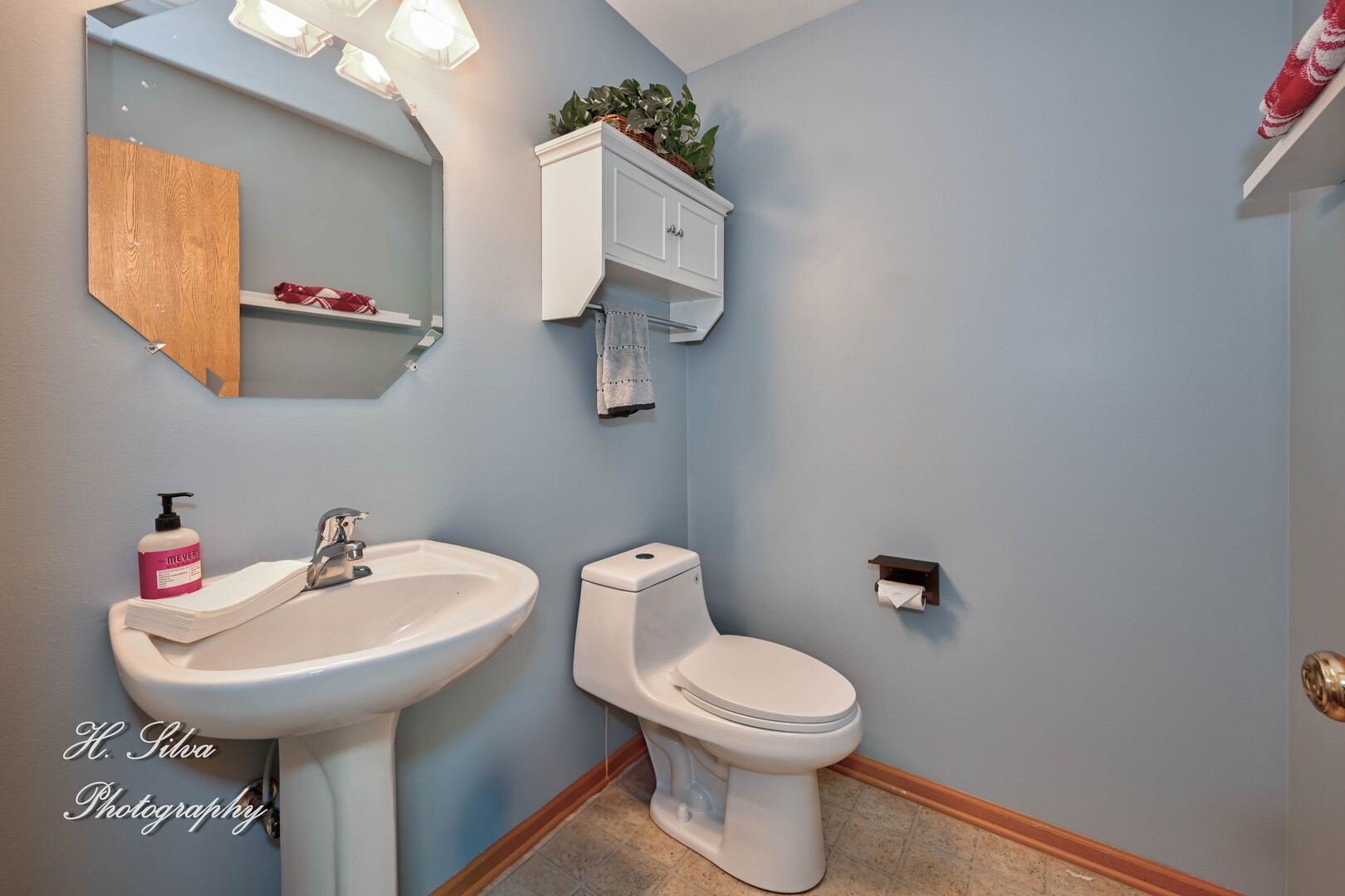 602 Spring Drive Marengo, IL 60152 - Photo 8 of 25 a bathroom with a toilet sink and mirror