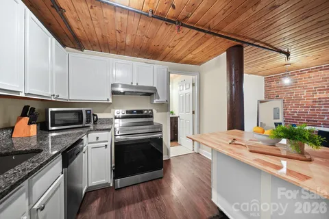 $165,000 | 201 South Hoskins Road, Unit 129, Charlotte, NC 28208