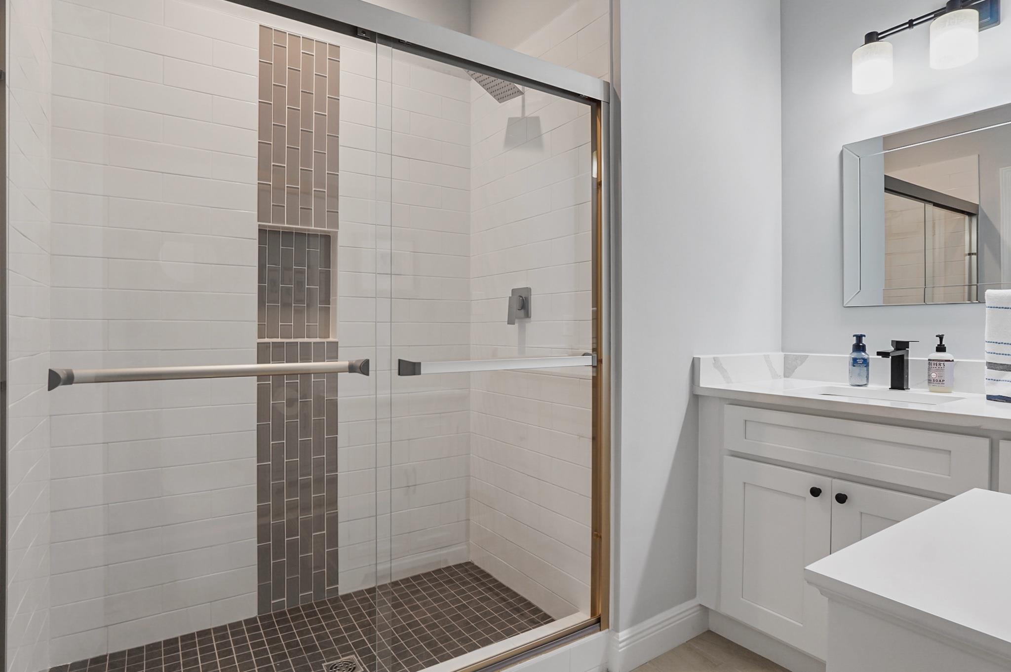 1124 Pink Poppy Lane Foley, AL 36535 - Photo 31 of 44 2nd Bathroom