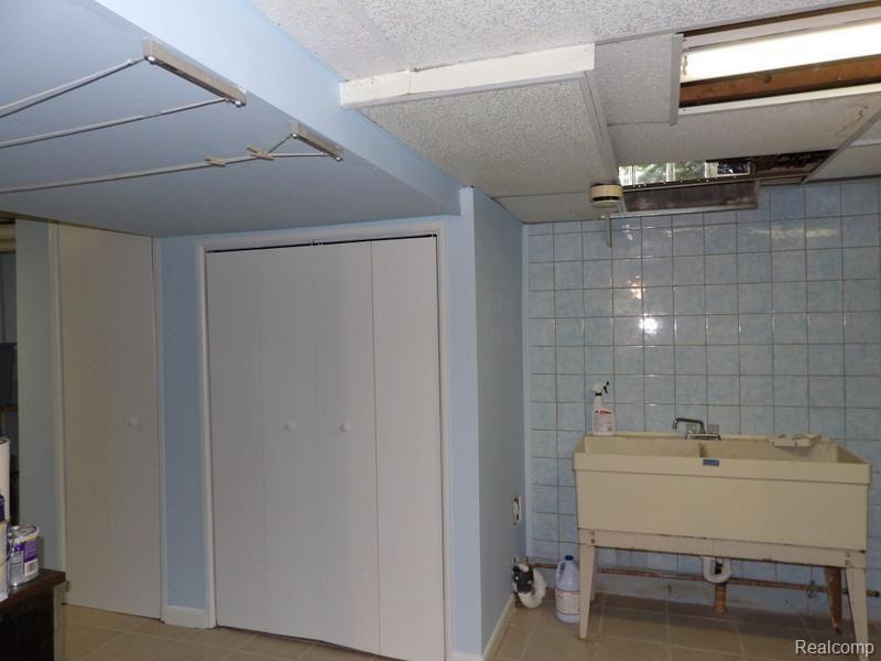 13710 Reeck Road Southgate, MI 48195 - Photo 62 of 63 100_3085.jpg