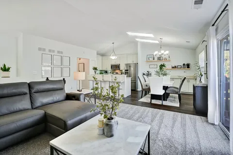 $430,000 | 262 Waverly Court, Willowbrook, IL 60527