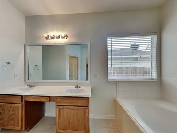 $2,155 | 1052 Shadow Glenn Drive, Conroe, TX 77301