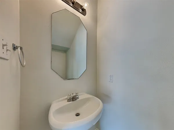 $2,155 | 1052 Shadow Glenn Drive, Conroe, TX 77301