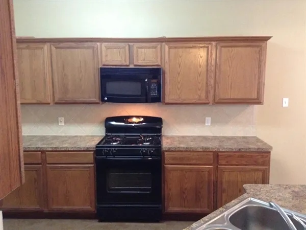 $2,155 | 1052 Shadow Glenn Drive, Conroe, TX 77301