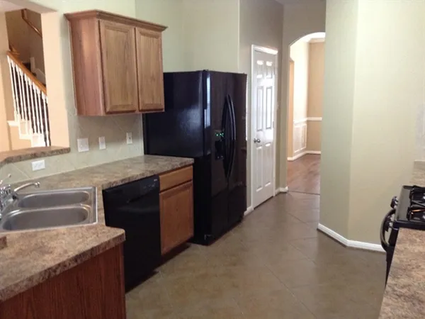 $2,155 | 1052 Shadow Glenn Drive, Conroe, TX 77301