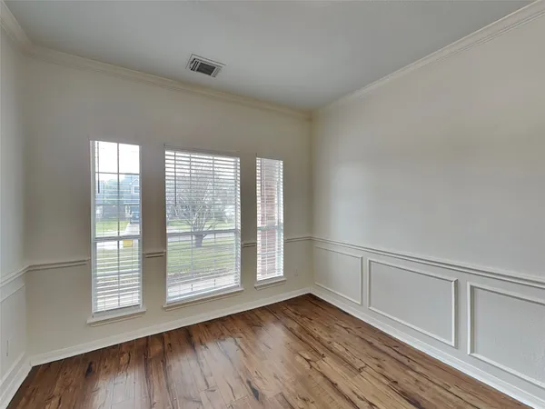 $2,155 | 1052 Shadow Glenn Drive, Conroe, TX 77301