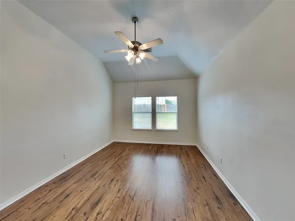 $2,155 | 1052 Shadow Glenn Drive, Conroe, TX 77301