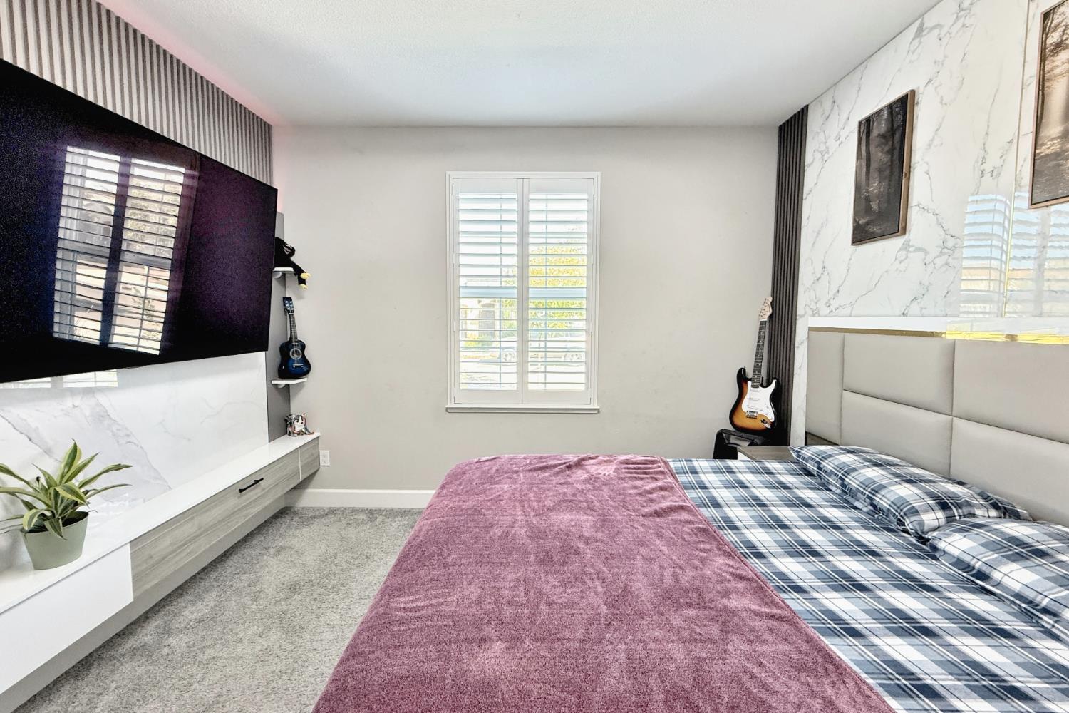 260 Seneca Way Lodi, CA 95240 - Photo 17 of 57 Down stairs Bedroom, build in bed set with storage and baseboards,