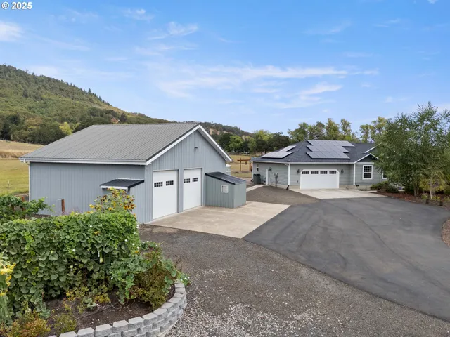 $860,000 | 4321 Happy Valley Road, Roseburg, OR 97471