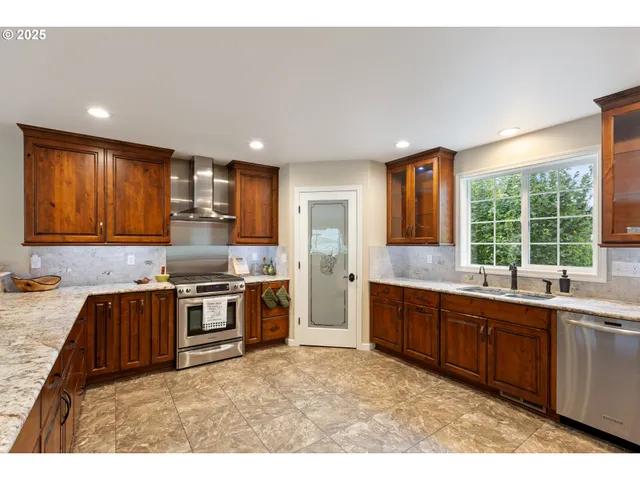 $860,000 | 4321 Happy Valley Road, Roseburg, OR 97471