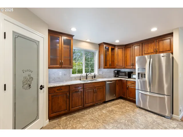 $860,000 | 4321 Happy Valley Road, Roseburg, OR 97471