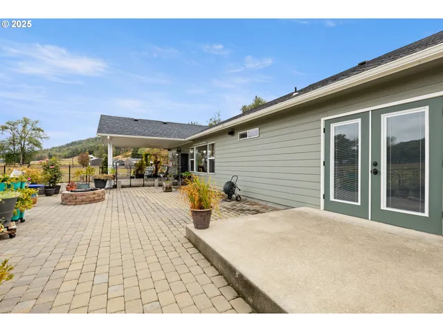 $860,000 | 4321 Happy Valley Road, Roseburg, OR 97471
