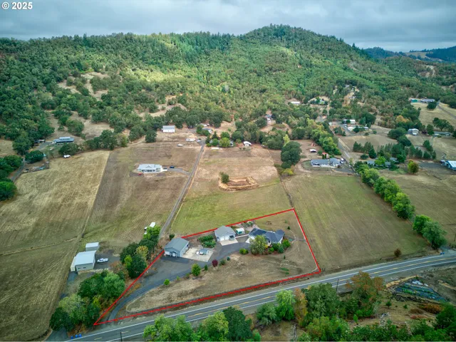 $860,000 | 4321 Happy Valley Road, Roseburg, OR 97471