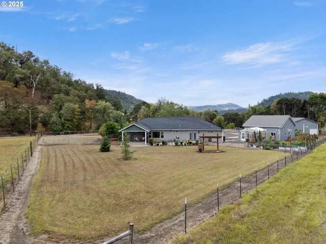 $860,000 | 4321 Happy Valley Road, Roseburg, OR 97471