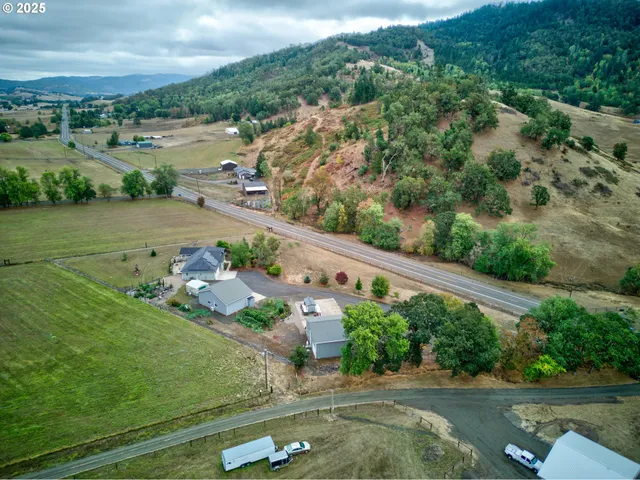 $860,000 | 4321 Happy Valley Road, Roseburg, OR 97471